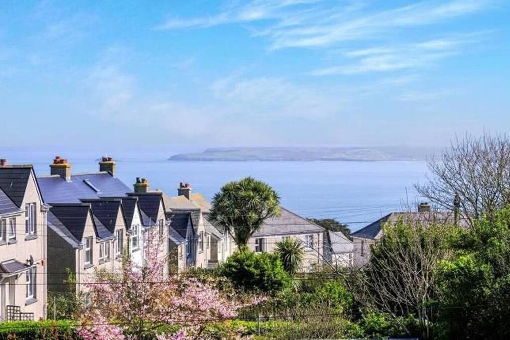 Sunrise! ~ 2 Bedrooms, Garden, Parking, Sea Views St Ives Eksteriør bilde