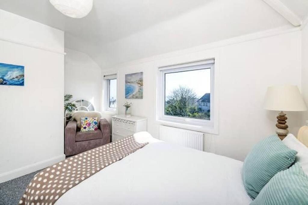 Sunrise! ~ 2 Bedrooms, Garden, Parking, Sea Views St Ives Eksteriør bilde