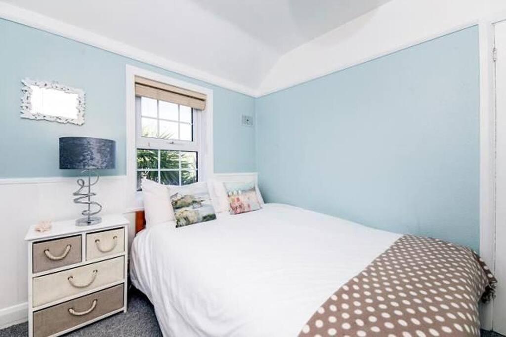 Sunrise! ~ 2 Bedrooms, Garden, Parking, Sea Views St Ives Eksteriør bilde