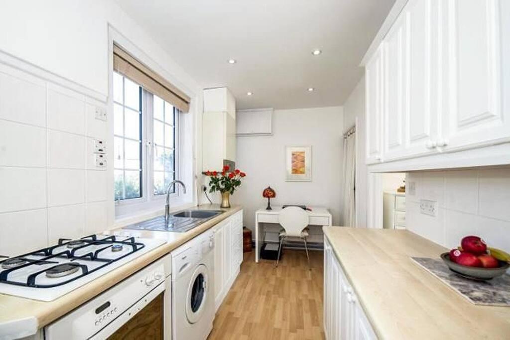 Sunrise! ~ 2 Bedrooms, Garden, Parking, Sea Views St Ives Eksteriør bilde